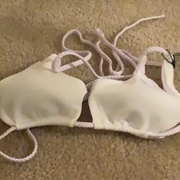 Very cute bikini, size small… white with light purple strings, the top is padded - Picture 3 of 6
